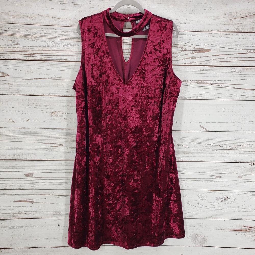 Paper Doll Women's Maroon Velvet V-Cut Out Collar Neck Sleeveless Dress 3X
